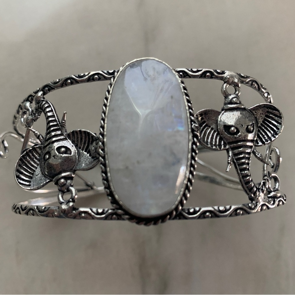 1996 Silver Elephant Moonstone Bracelet